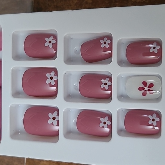2/$16 Floral Press On Nails - Picture 13 of 16